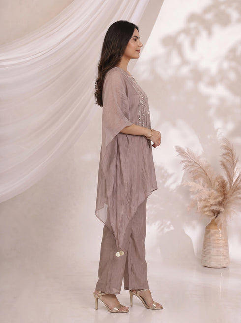 Elegant Onion Kaftan and Pants Set with Intricate Embellishments